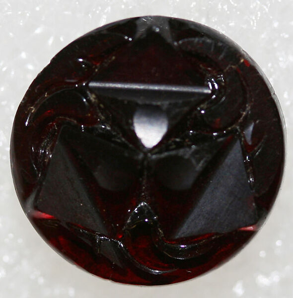 Button, glass, American or European