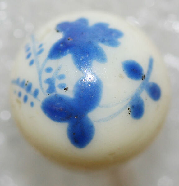 Button, glass, American or European