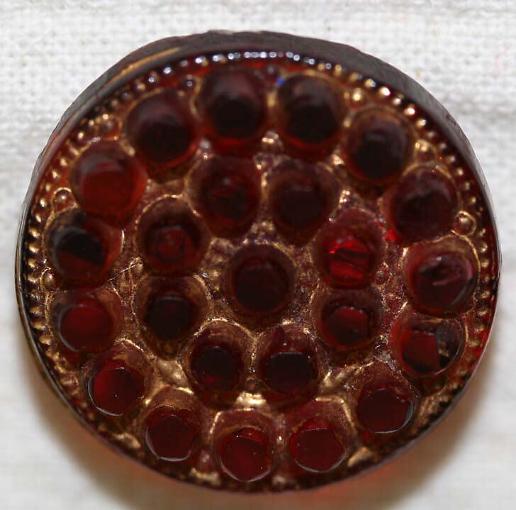 Button, glass, American or European