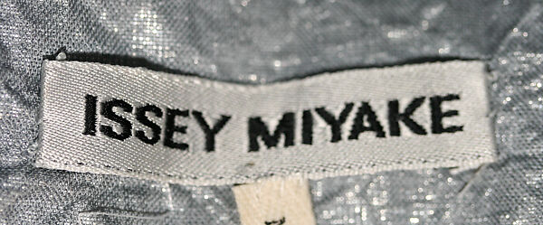 Hat, Issey Miyake (Japanese, 1938–2022), treated cotton, Japanese