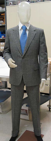 Suit, H. Huntsman &amp; Sons (British, founded 1849), a,b) wool, silk, plastic; c) wool, British