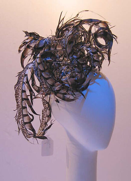 Hat, Philip Treacy (British, born Ireland, 1966), feathers, wire, British 