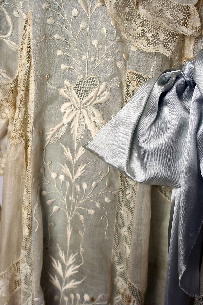 Tea gown, linen, cotton, silk, American or European