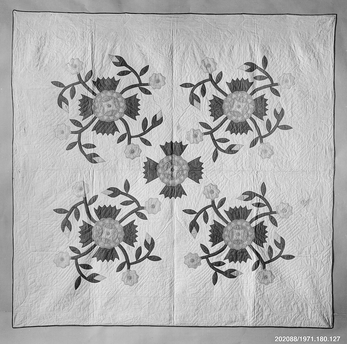 Quilt, Rose of Sharon pattern, Cotton, American 