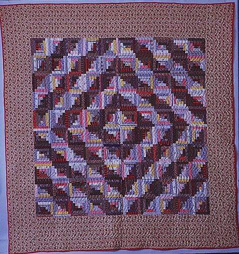 Quilt, Log Cabin pattern, Barn Raising variation, Cotton and wool, American 