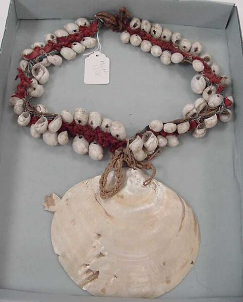 Necklace, raffia, shell, cotton, Oceanic 