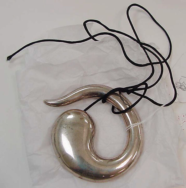 Pendant, Elsa Peretti (Italian, Florence 1940–2021 Sant Martí Vell, Catalonia, Spain), silver, synthetic, cotton, American 