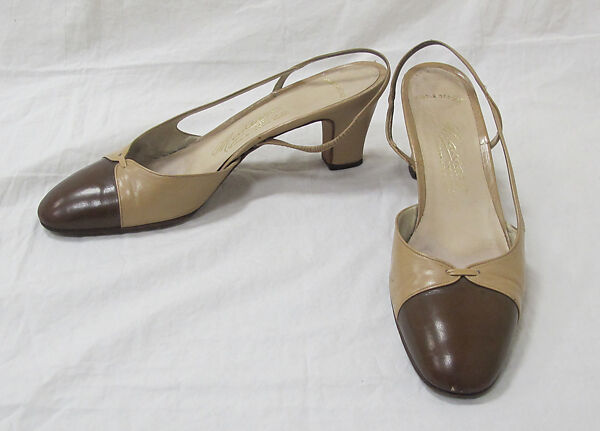 Ensemble, House of Chanel (French, founded 1910), wool, silk, cotton, leather, metal, mother-of-pearl, French