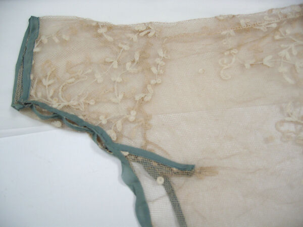 Wedding dress, Bonwit Teller &amp; Co. (American, founded 1907), silk, American