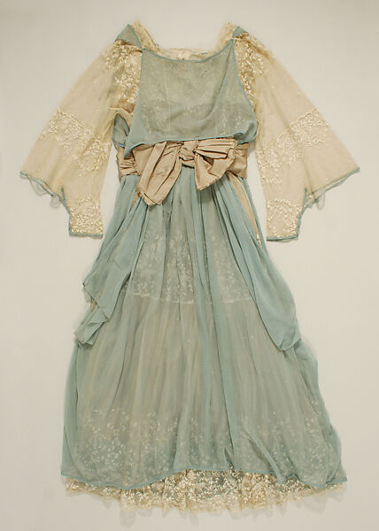 Wedding dress, Bonwit Teller &amp; Co. (American, founded 1907), silk, American 