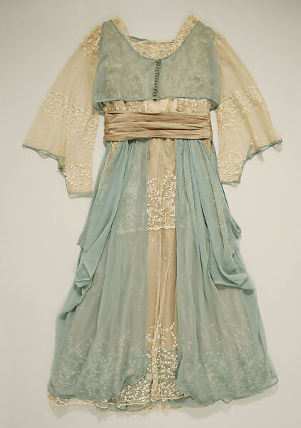Wedding dress, Bonwit Teller &amp; Co. (American, founded 1907), silk, American