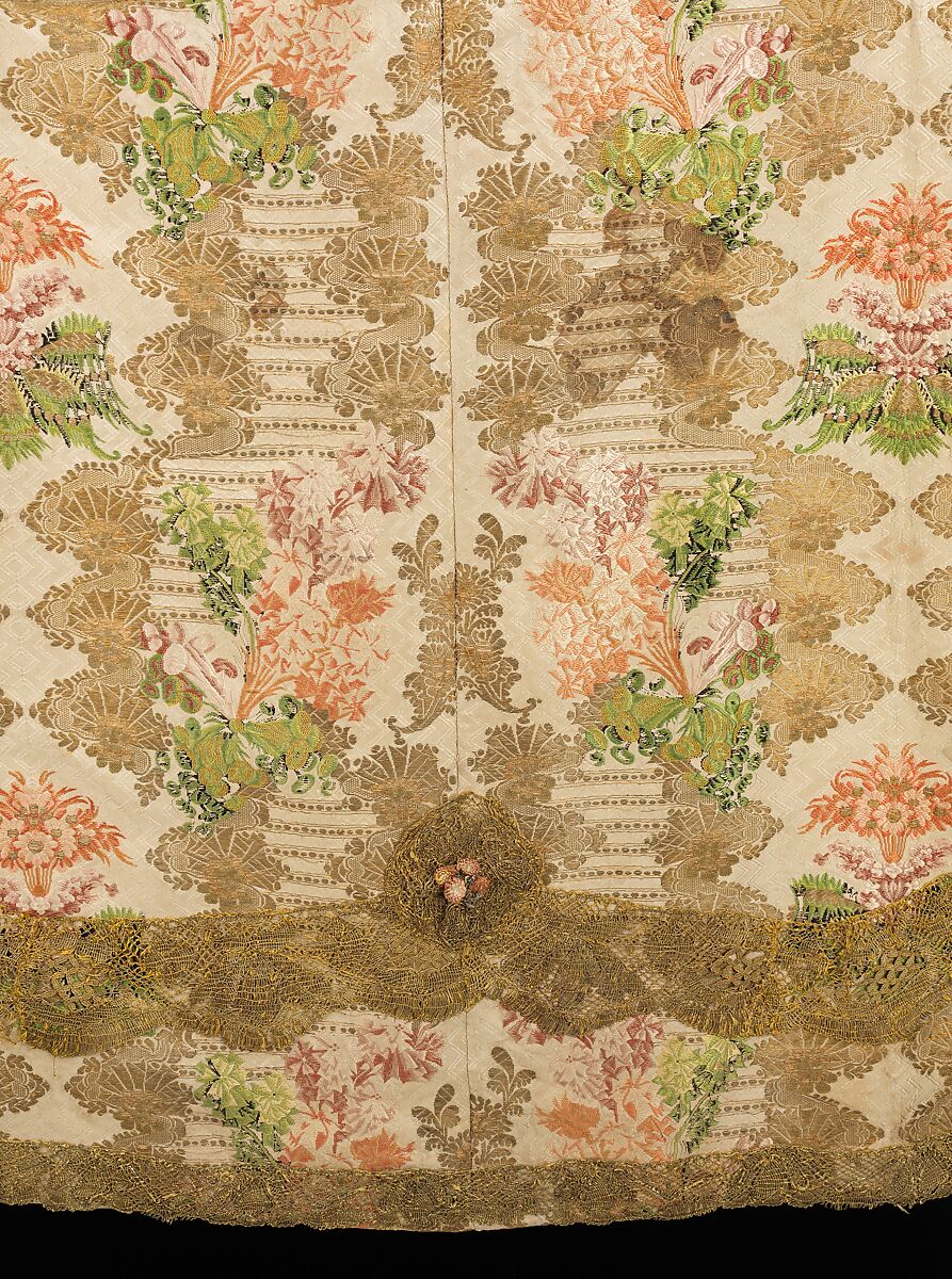 Robe à la française, silk, metal, European