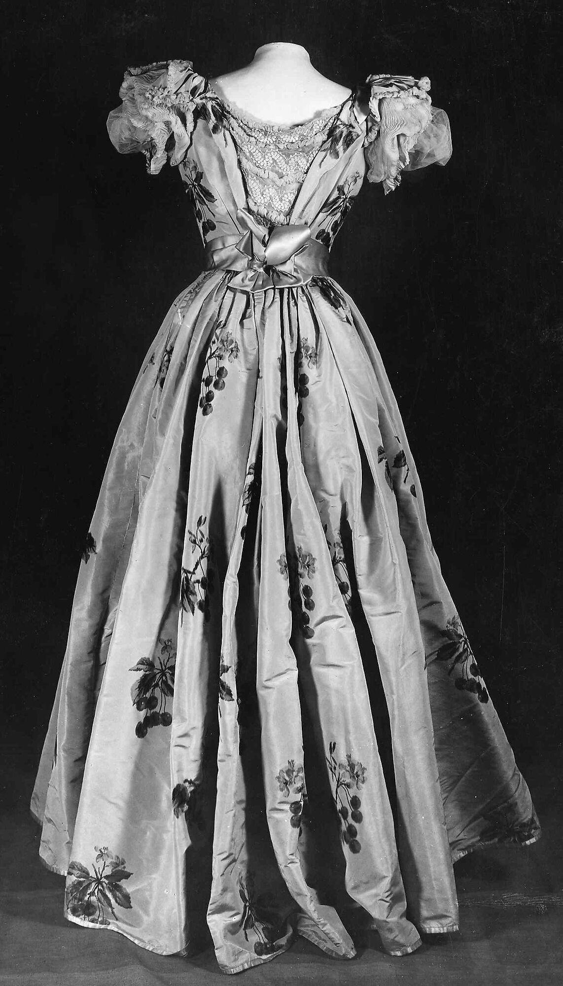 Evening dress, House of Worth (French, 1858–1956), silk, rhinestones, French