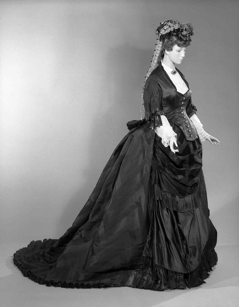 Afternoon dress, House of Worth (French, 1858–1956), silk, mother-of-pearl, metal, French