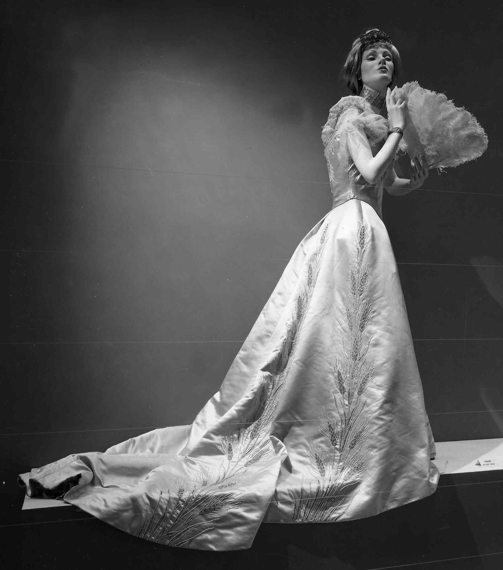 Ball gown, House of Worth (French, 1858–1956), silk, rhinestones, French