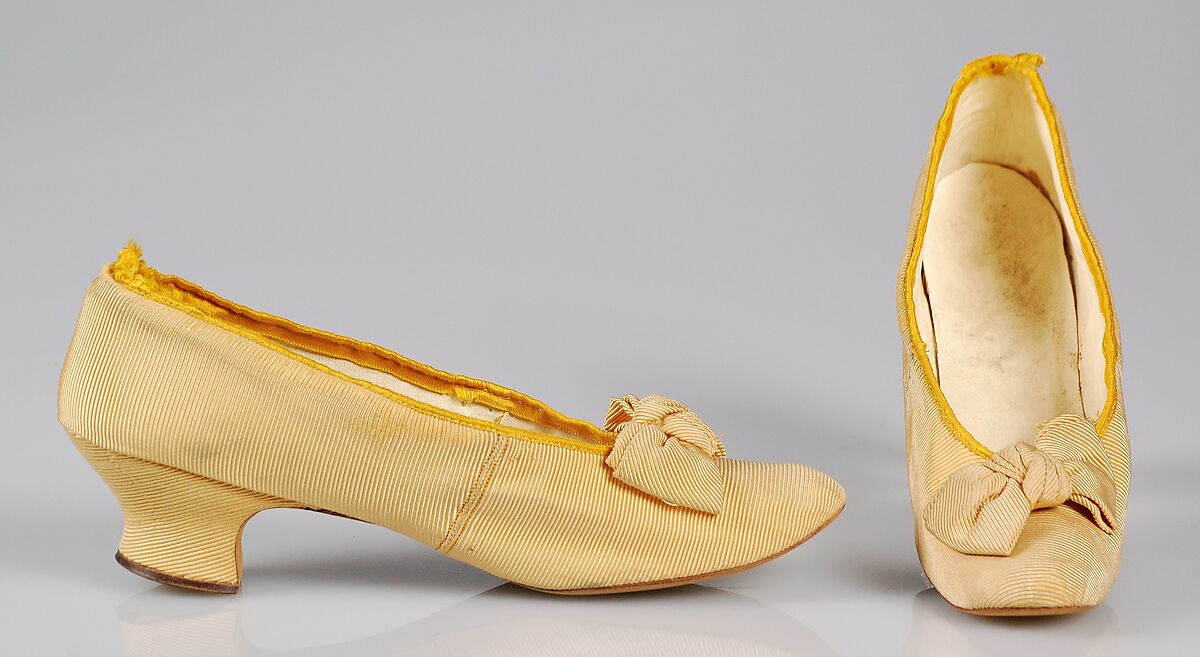 Evening pumps, silk, French 