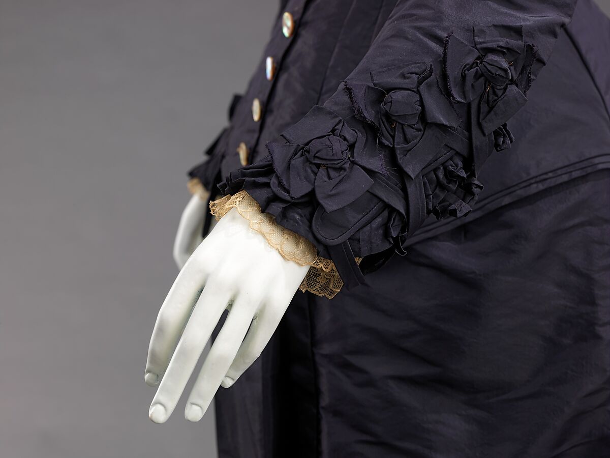 Dress, Mrs. F. M. Carroll (American), silk, mother-of-pearl, American