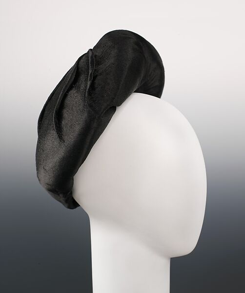 Hat, Elsa Schiaparelli (Italian, 1890–1973), silk, straw, French 