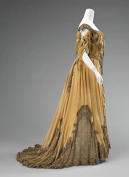 Evening dress, Attributed to House of Worth (French, 1858–1956), silk, metal, French
