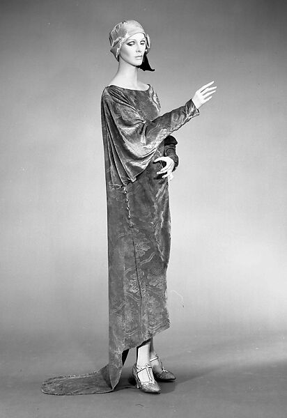 Evening dress, Gallenga (Italian, 1918–1974), silk, metal, probably American