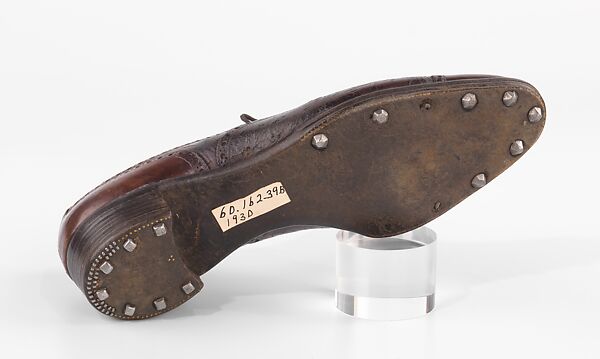 Golfing shoes, leather, probably British