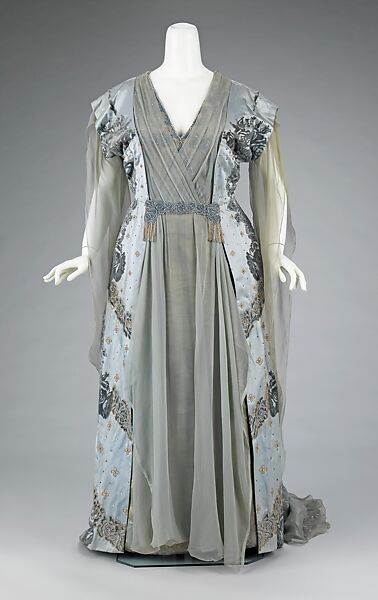 Tea gown, House of Worth (French, 1858–1956), silk, rhinestones, metal, French 