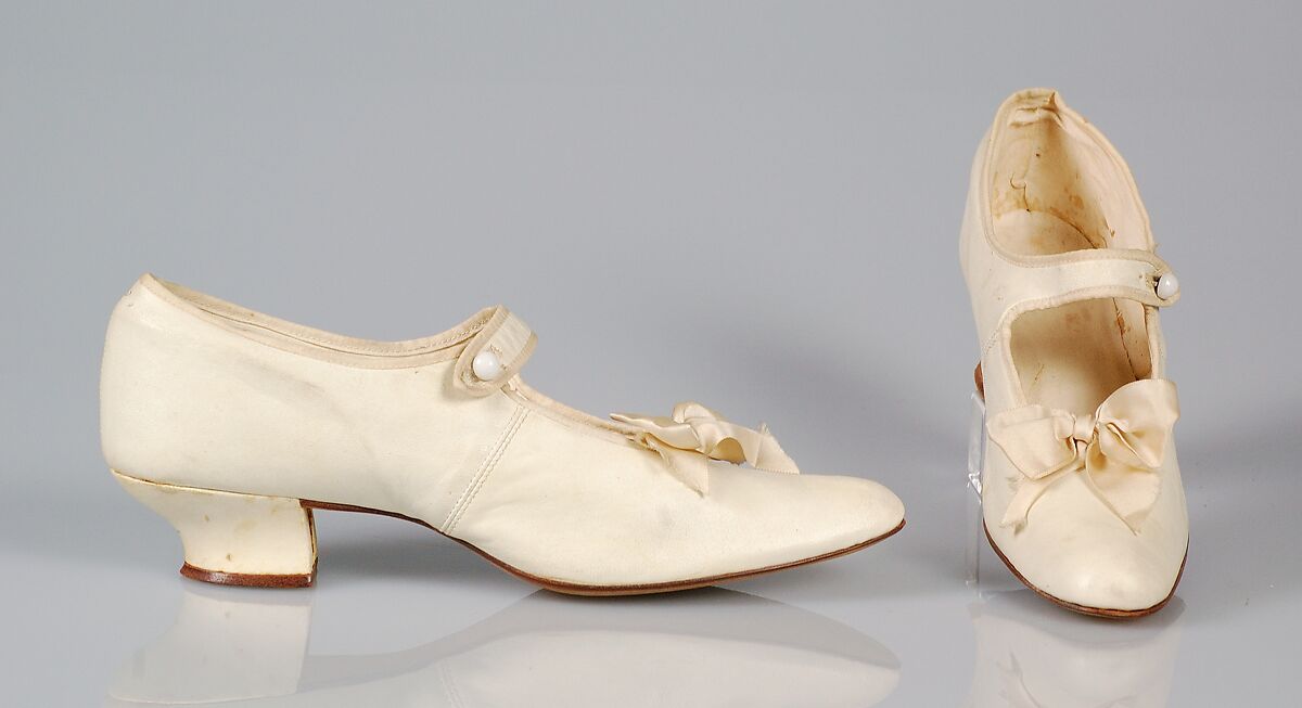 Wedding ensemble, The H. &amp; W. Company (American, active ca. 1905-1950), leather, cotton, silk, metal, linen, ivory, mother of pearl, American