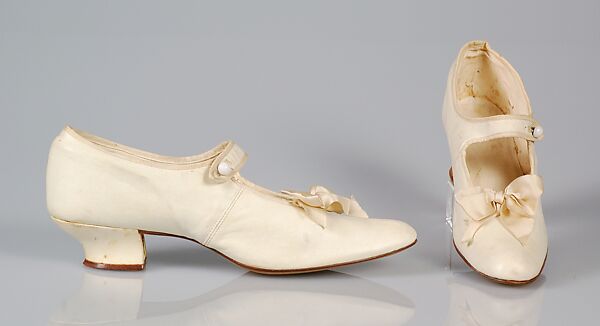 Wedding ensemble, The H. &amp; W. Company (American, active ca. 1905-1950), leather, cotton, silk, metal, linen, ivory, mother of pearl, American