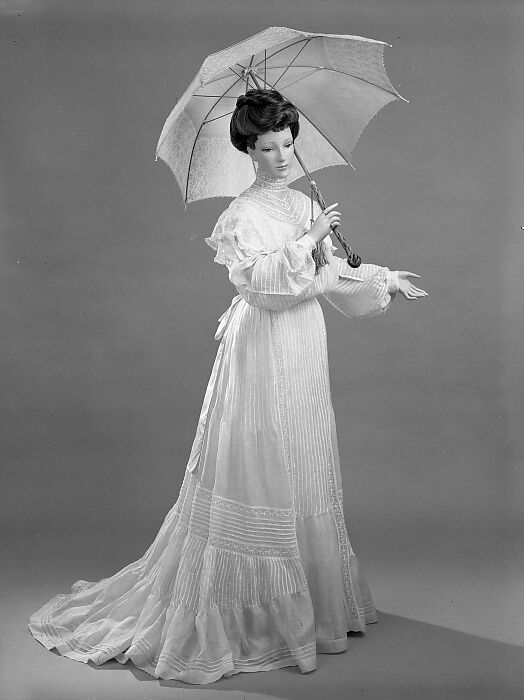 Wedding ensemble, The H. &amp; W. Company (American, active ca. 1905-1950), leather, cotton, silk, metal, linen, ivory, mother of pearl, American