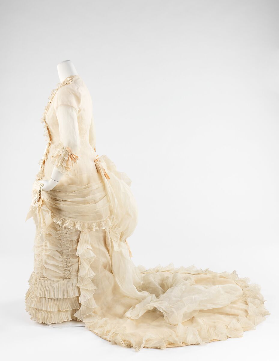 Wedding dress, Moyen, silk, cotton, leather, American