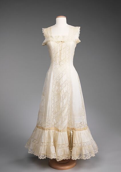 Slip 1900-1908 The Metropolitan Museum of Art Retro Rack: The Evolution of  the Slip (Petticoat, Under…