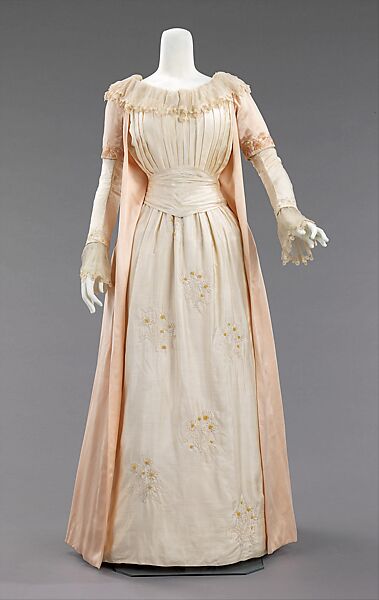 Tea gown, Liberty &amp; Co. (British, founded London, 1875), silk, British 