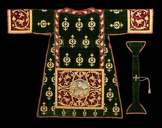 Dalmatic and maniple