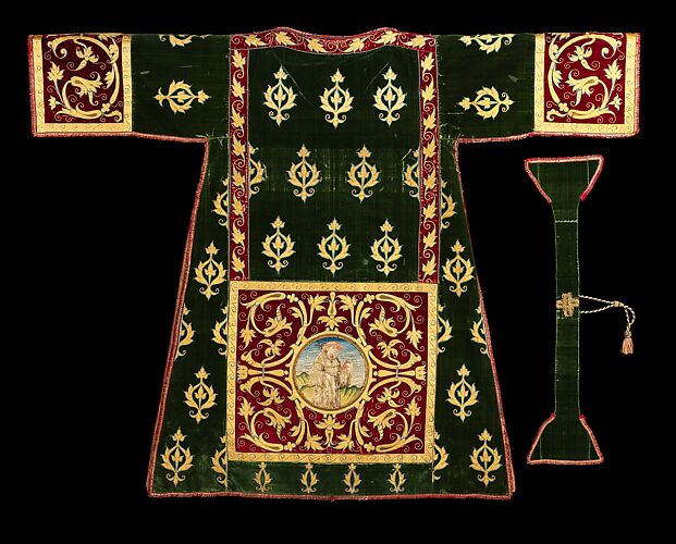 Dalmatic and maniple