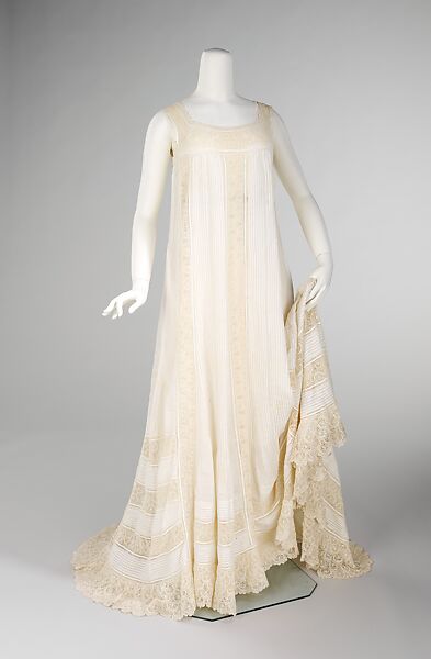 Exquisite French Edwardian nightgown