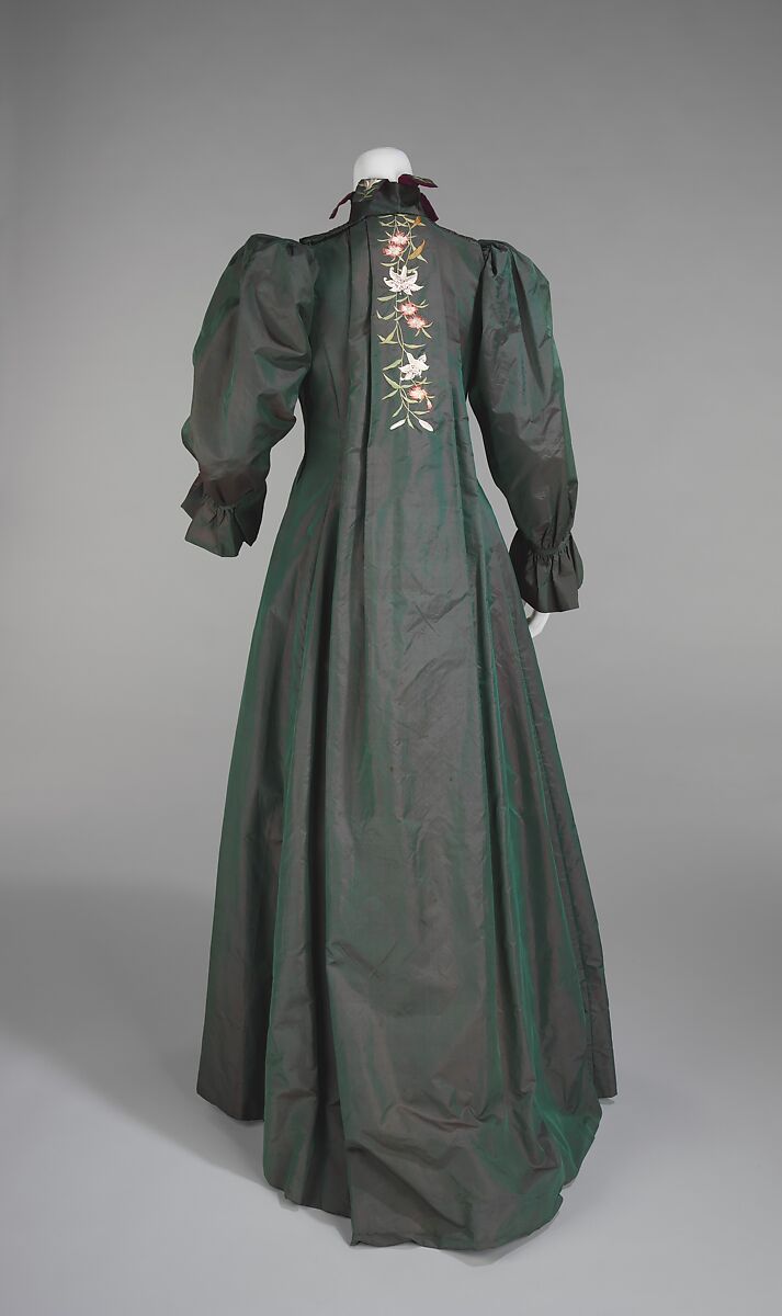 Tea gown, silk, British