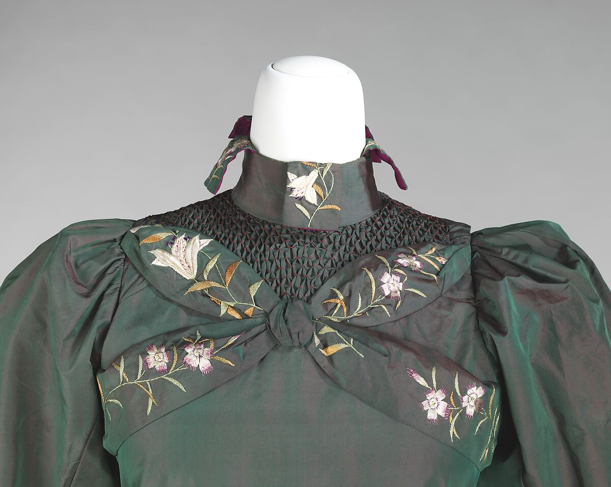 Tea gown, silk, British