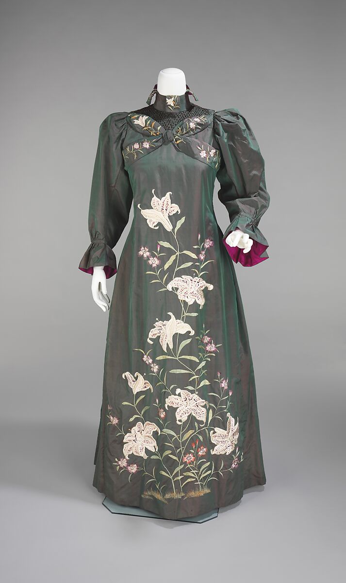 Tea gown, silk, British
