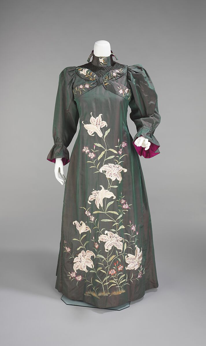 Tea gown, silk, British 