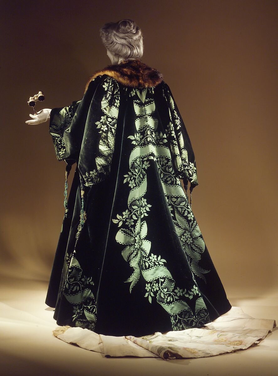 Evening coat, House of Worth (French, 1858–1956), silk, fur: European polecat (Mustela putorius), French