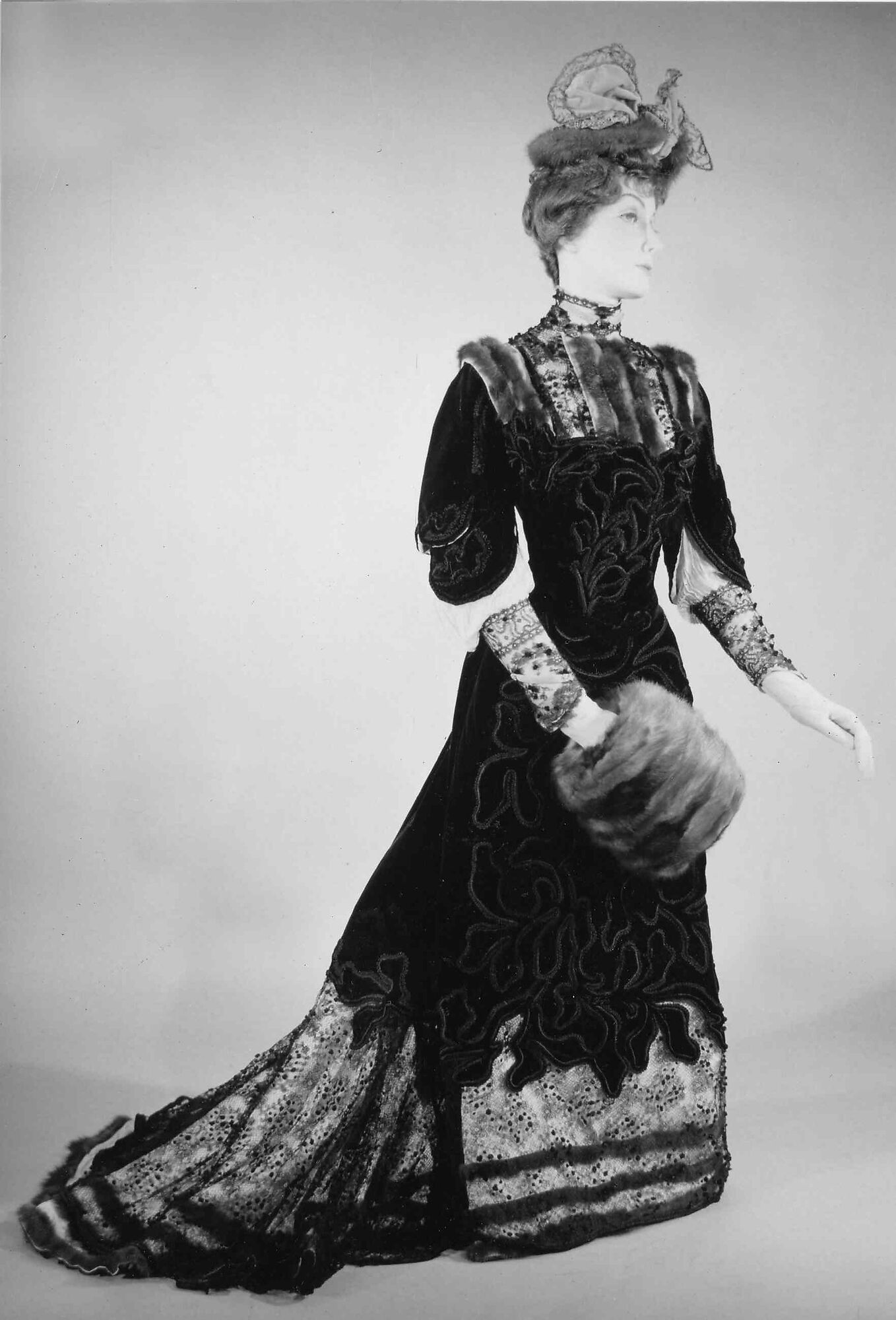 Afternoon ensemble, Raudnitz and Co. - Huet and Chéruit (French), silk, fur, French