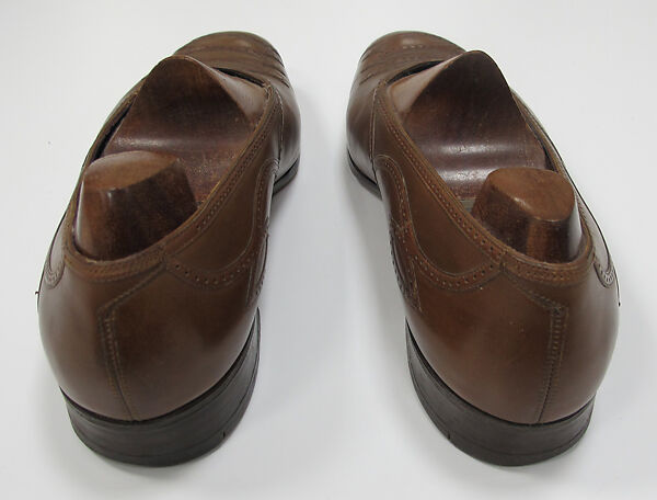 Ensemble, (a) cotton, silk, synthetic; (b) silk; (c) wool, metal; (d) silk, leather, metal; (e) cotton; (f, g) metal, enamel; (h) silk, metal; (i, j) cotton; (k, l) leather; (m) wool, silk, leather., American