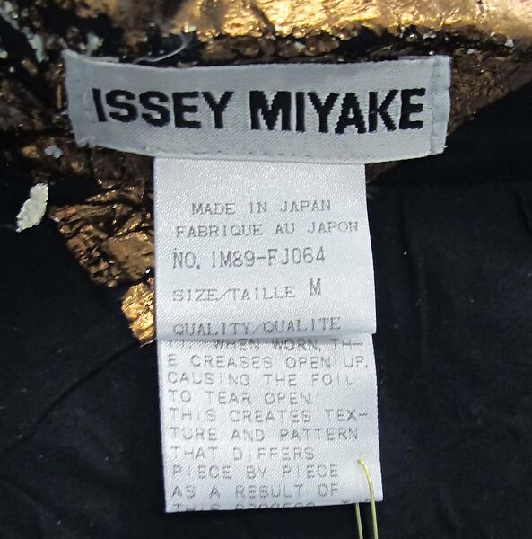 Shirt, Issey Miyake (Japanese, 1938–2022), cotton, metal, mother-of-pearl, Japanese