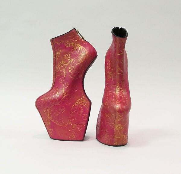 "Lady Bloom", Noritaka Tatehana (Japanese, born 1985), leather, metal, Japanese