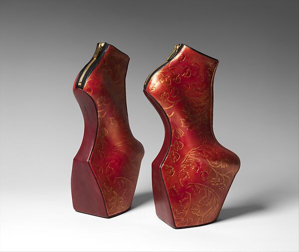 "Lady Bloom", Noritaka Tatehana (Japanese, born 1985), leather, metal, Japanese