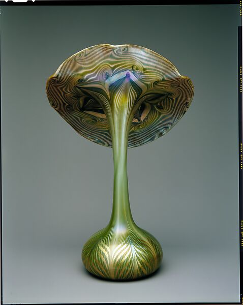 Jack-in-the-Pulpit Vase, Quezal Art Glass and Decorating Company (1901–ca. 1924), Iridescent glass, American