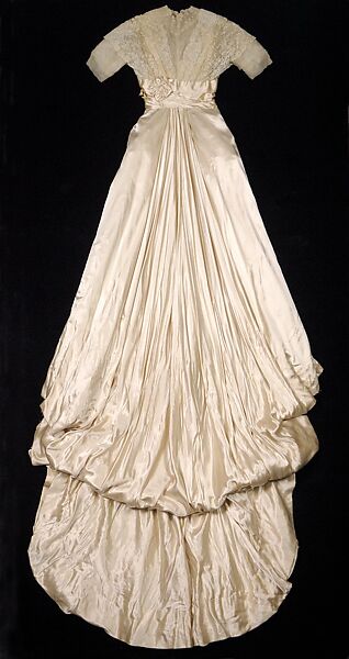 Wedding dress, Alice M. Dunstan (American, active 1892–1926), Silk, linen, pearl beads, wax, American 