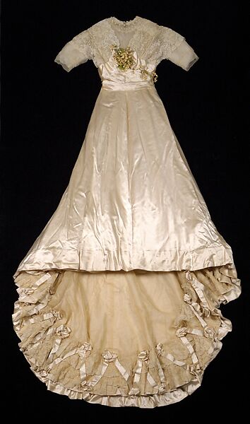 Wedding dress, Alice M. Dunstan (American, active 1892–1926), Silk, linen, pearl beads, wax, American