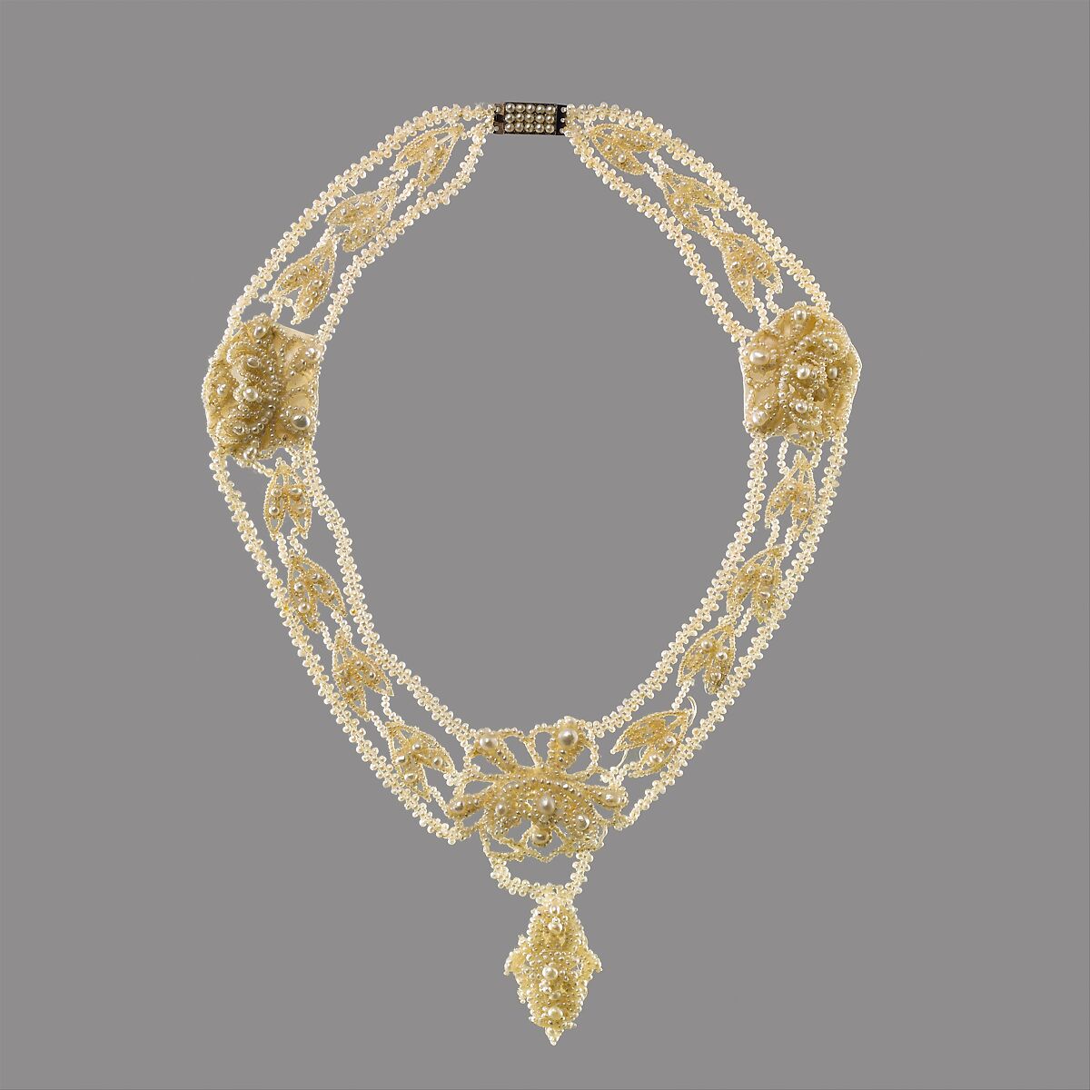 Metropolitan museum of hot sale art necklace