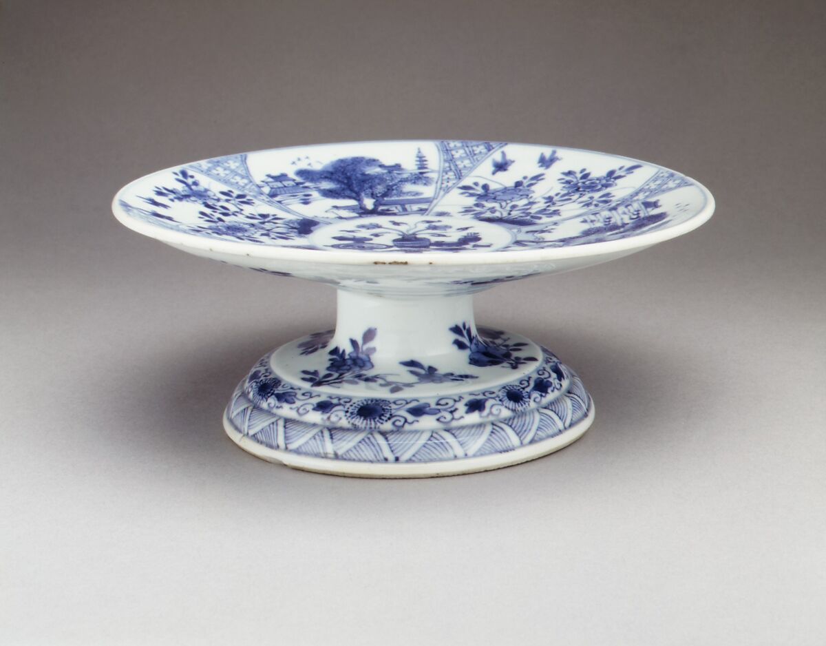 Standing dish, Porcelain, Chinese, for European market 